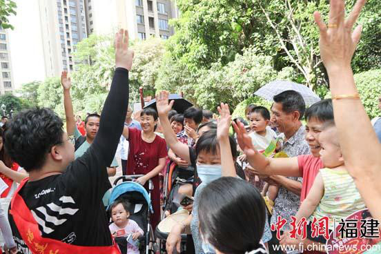 社区居民踊跃参加禁毒防艾知识问答互动 社区居民踊跃参加禁毒防艾知识问答互动