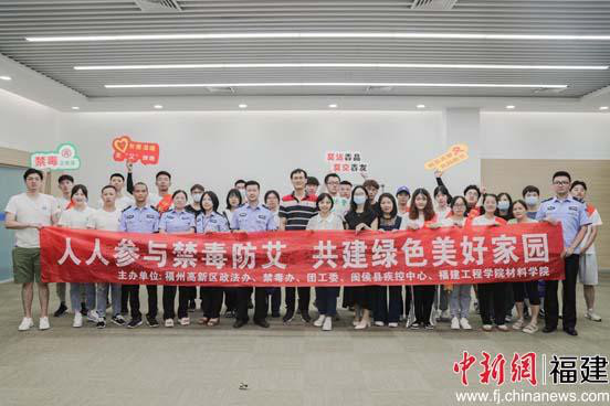 禁毒防艾进企业活动合影 禁毒防艾进企业活动合影