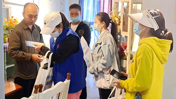 成都温江涌泉街道开展民宿禁毒防艾宣传工作_fororder_微信图片_20221108113409